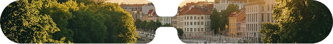 Vue panoramique d’une ville européenne avec arbres et architecture au coucher du soleil